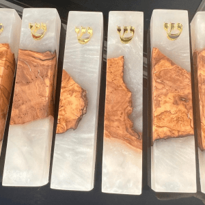 בתי מזוזה אפוקסי ועץ זית בצבע לבן פנינה