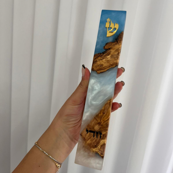 ⁦בתי מזוזה אפוקסי ועץ זית בצבע לבן פנינה⁩ – תמונה ⁦2⁩