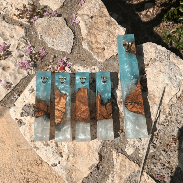 ⁦בתי מזוזה אפוקסי ועץ זית בצבע לבן פנינה⁩ – תמונה ⁦3⁩