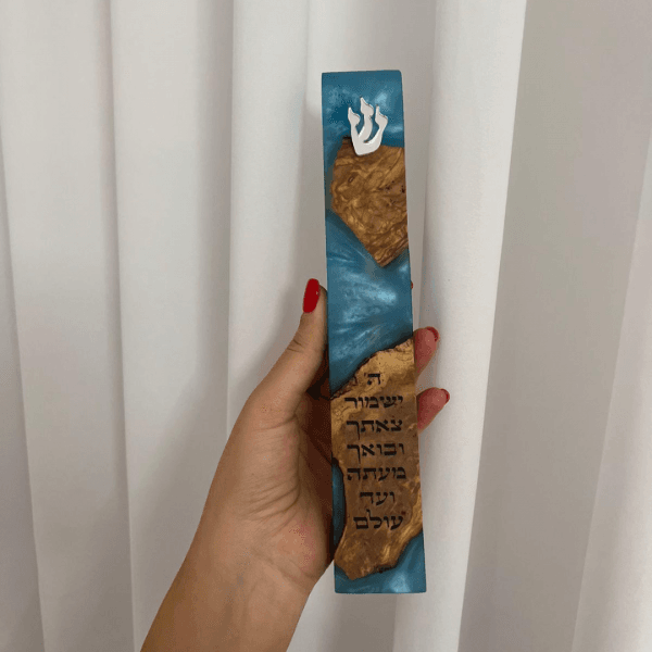 ⁦בתי מזוזה אפוקסי ועץ זית בצבע כחול⁩ – תמונה ⁦2⁩