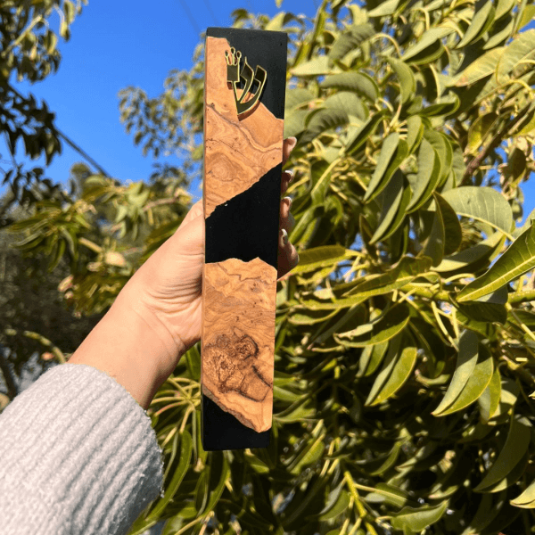 ⁦מזוזת אפוקסי ועץ זית בצבע לבן⁩ – תמונה ⁦3⁩