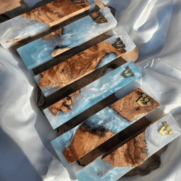 ⁦בתי מזוזה אפוקסי ועץ זית בצבע לבן פנינה⁩ – תמונה ⁦9⁩