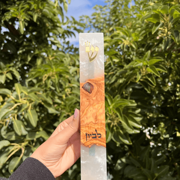 ⁦בתי מזוזה אפוקסי ועץ זית בצבע לבן פנינה שקוף⁩ – תמונה ⁦6⁩