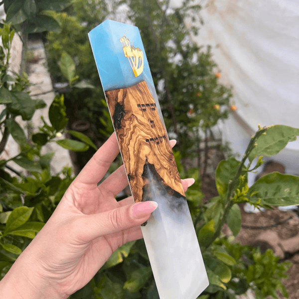 ⁦בתי מזוזה אפוקסי ועץ זית בצבע תכלת בשילוב לבן פנינה⁩ – תמונה ⁦5⁩
