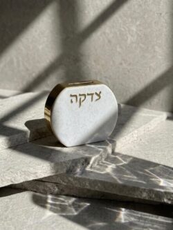 קופת צדקה עגול מפולימר- צבע לבן זהב
