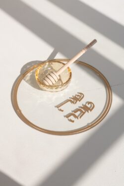 ⁦צלחת מהודרת לדבש- קריסטל זהב⁩ – תמונה ⁦3⁩